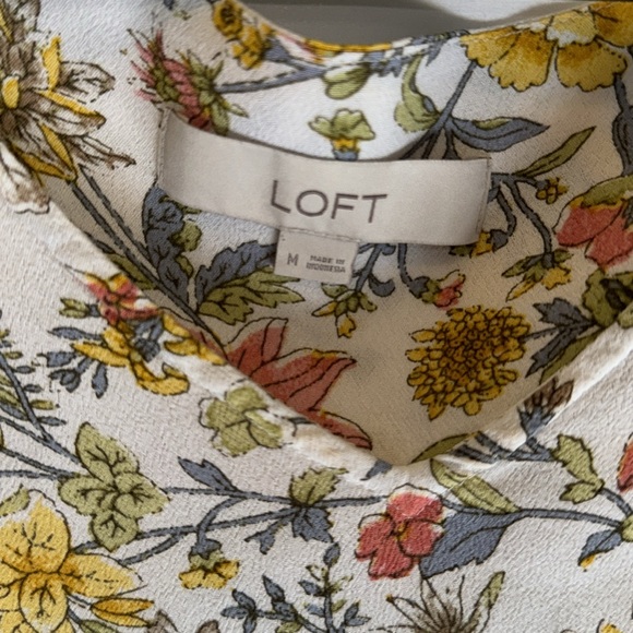 5/$50 Loft size medium floral short, sleeved blouse - Picture 2 of 2